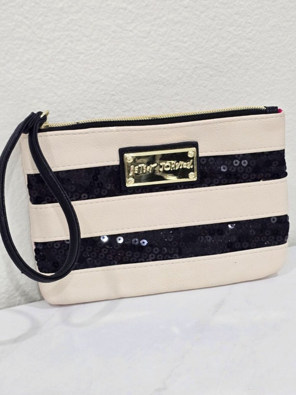 Betsey Johnson ✦ Black Sequin Wristlet Clutch ✦ Gold Plaque Rose Print Interior - Picture 2 of 8